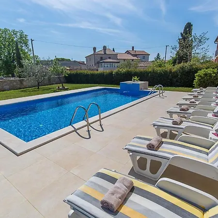 Family Friendly House With A Swimming Pool Buici, - 19720 Holiday home *