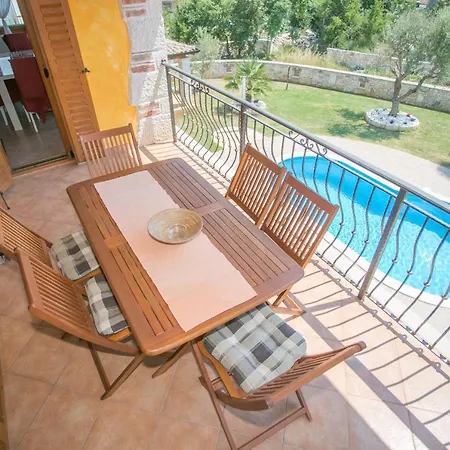 Family Friendly House With A Swimming Pool Buici, - 19720 Holiday home *