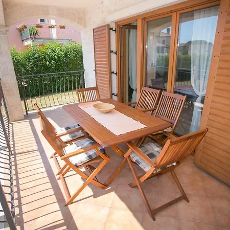 Family Friendly House With A Swimming Pool Buici, - 19720