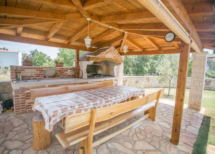 Family Friendly House With A Swimming Pool Buici, - 19720 Nyaraló