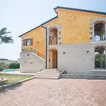 Family Friendly House With A Swimming Pool Buici, - 19720 Vakantiehuis *