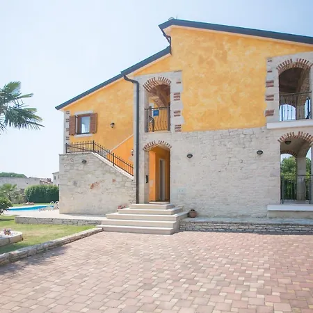 Family Friendly House With A Swimming Pool Buici, - 19720 Semesterbostad *