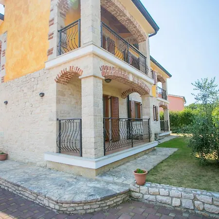 Будинок відпочинку Family Friendly House With A Swimming Pool Buici, - 19720