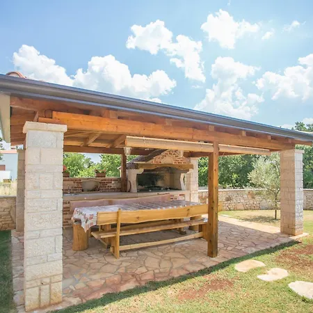 Family Friendly House With A Swimming Pool Buici, - 19720 Holiday home *