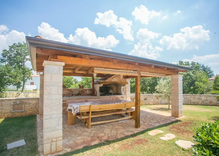 Family Friendly House With A Swimming Pool Buici, - 19720 Σπίτι διακοπών *